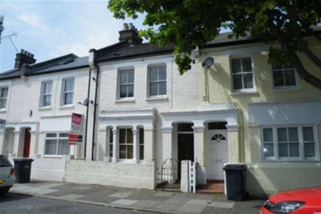  Image of 4 Bedroom Detached to rent at London, SW8 4RU