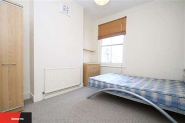  Image of 4 Bedroom Detached to rent at London, SW8 4RU