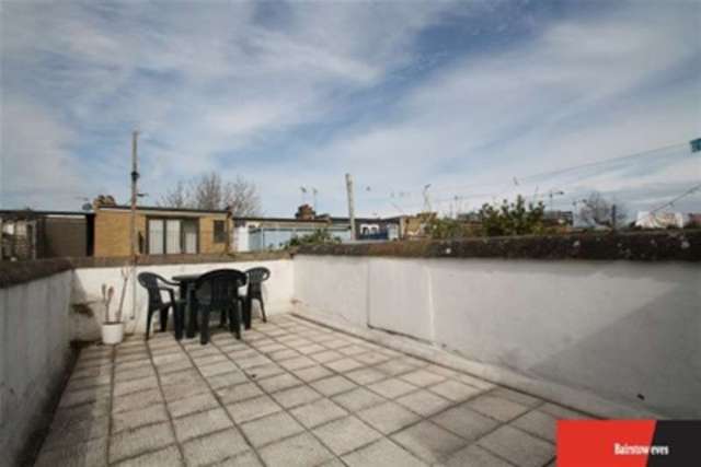 Image of 4 Bedroom Detached to rent at London, SW8 4RU