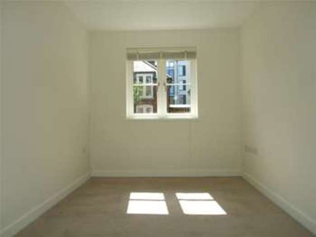  Image of 2 Bedroom Apartment to rent at 6 Crown Place Reading Reading, RG1 5AE