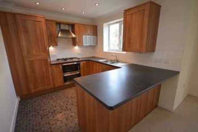  Image of 2 Bedroom Flat to rent at Twivey Court  Castleford, WF10 5FD