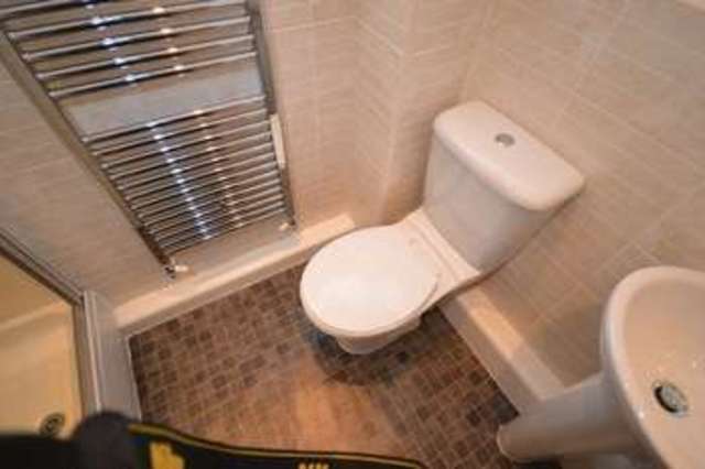  Image of 2 Bedroom Flat to rent at Twivey Court  Castleford, WF10 5FD