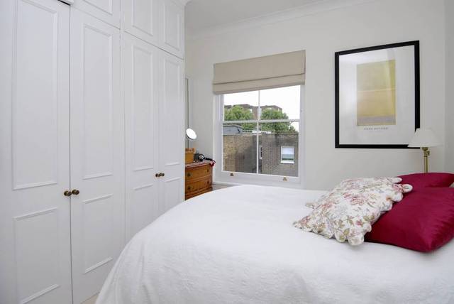  Image of 3 Bedroom Flat to rent at Vicarage Gate  London, W8 4AG