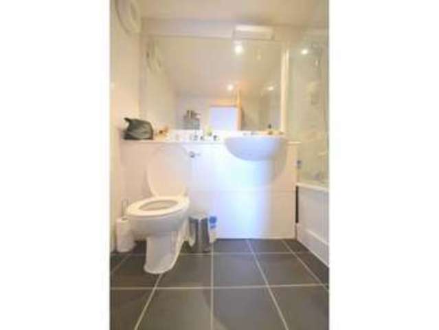  Image of 2 Bedroom Flat to rent at Watts Street  London, E1W 2PZ