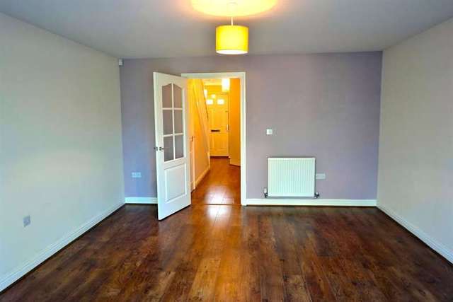  Image of 4 Bedroom Semi-Detached to rent at Winnersh Wokingham Winnersh, RG41 1AD