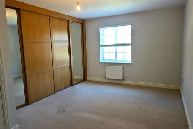  Image of 4 Bedroom Semi-Detached to rent at Winnersh Wokingham Winnersh, RG41 1AD