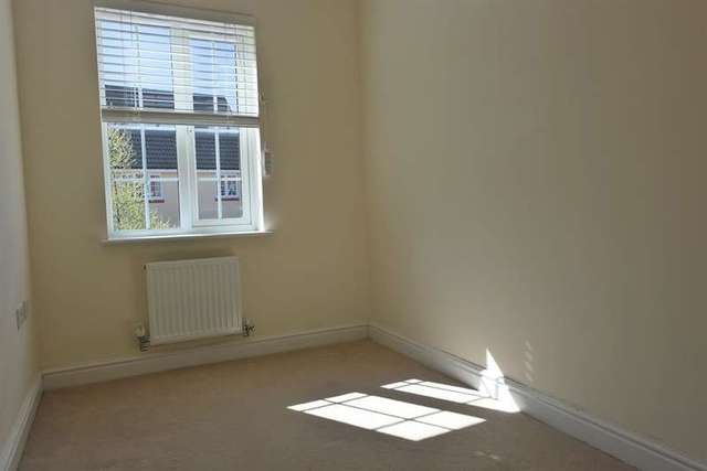  Image of 4 Bedroom Semi-Detached to rent at Winnersh Wokingham Winnersh, RG41 1AD