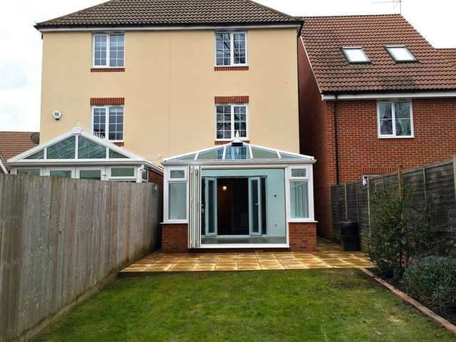  Image of 4 Bedroom Semi-Detached to rent at Winnersh Wokingham Winnersh, RG41 1AD