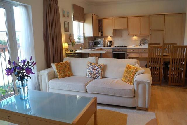  Image of 2 Bedroom Flat for sale at Isleworth Middlesex Isleworth, TW7 6TH