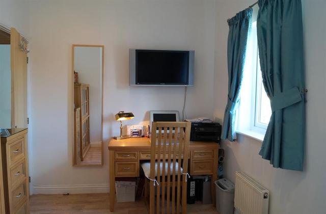  Image of 2 Bedroom Flat for sale at Isleworth Middlesex Isleworth, TW7 6TH
