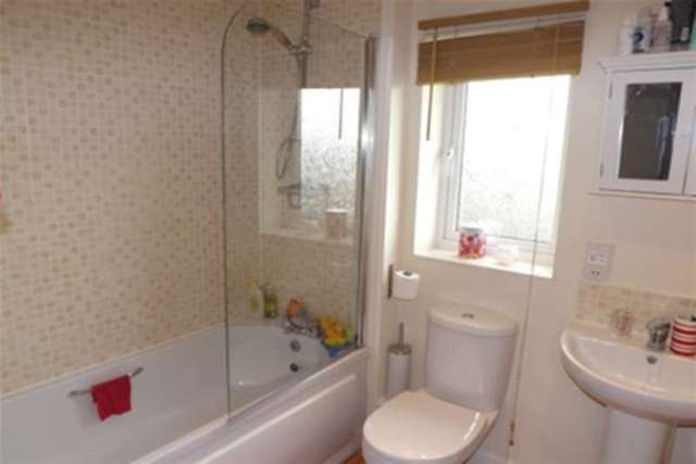  Image of 4 Bedroom Detached to rent at Newcastle, ST5 7NB