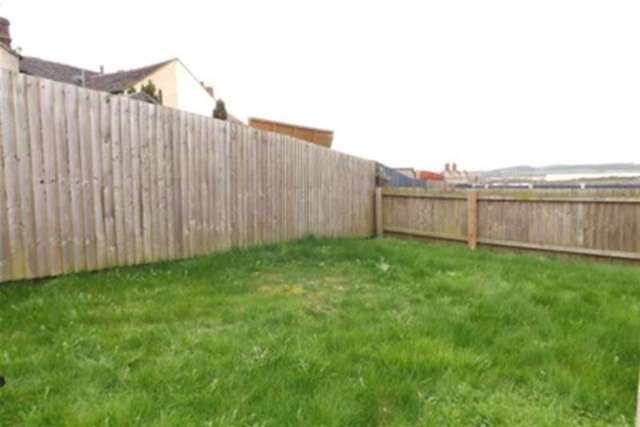  Image of 4 Bedroom Detached to rent at Newcastle, ST5 7NB