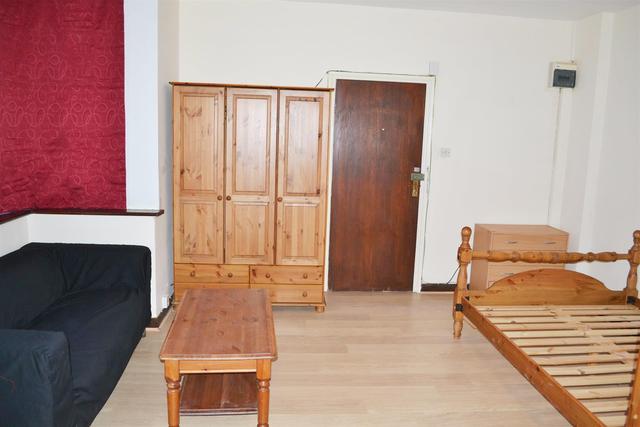  Image of Property to rent at North Finchley, N12 0RJ