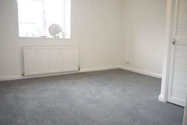  Image of 2 Bedroom Semi-Detached for sale at Glen Road Woolston Southampton, SO19 9EJ