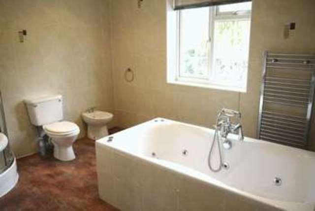  Image of 2 Bedroom Semi-Detached for sale at Glen Road Woolston Southampton, SO19 9EJ