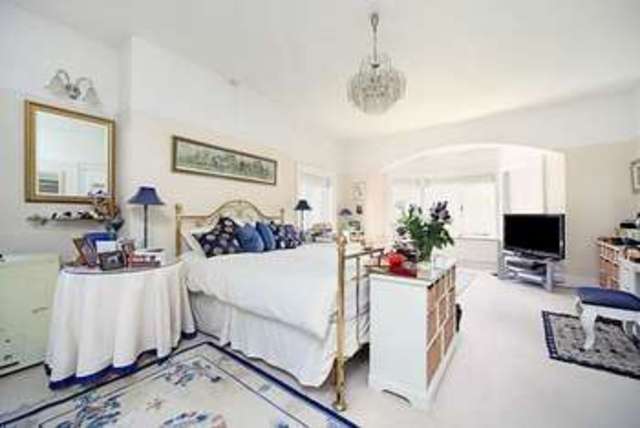  Image of 9 Bedroom Detached for sale at London Road  Bracknell, RG12 9FR