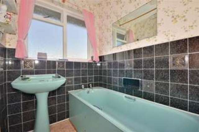  Image of 2 Bedroom Bungalow for sale at Apse Heath Isle of Wight Sandown, PO36 0LF