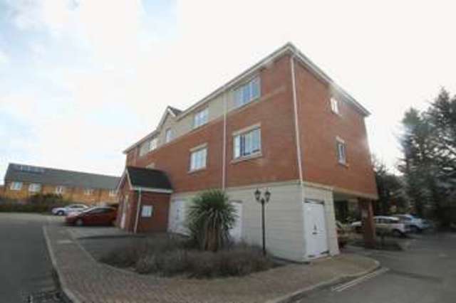  Image of 2 Bedroom Flat to rent at Basingstoke Road  Reading, RG2 0EP