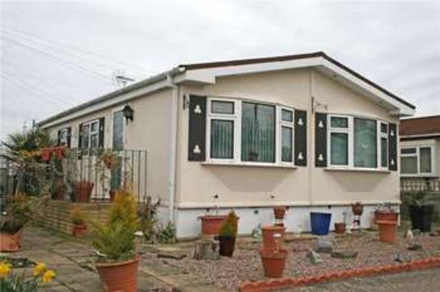  Image of 2 Bedroom Bungalow for sale at Meadowlands Addlestone Addlestone, KT15 2QZ