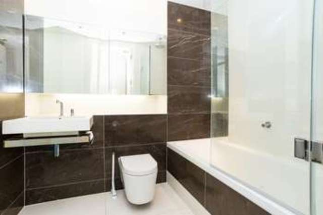  Image of 1 Bedroom Flat for sale at South Boulevard  Canary Wharf, E14 9EY