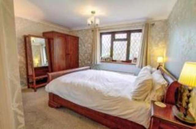  Image of 4 Bedroom Detached for sale at Basingstoke Hampshire Kempshott, RG22 4TR