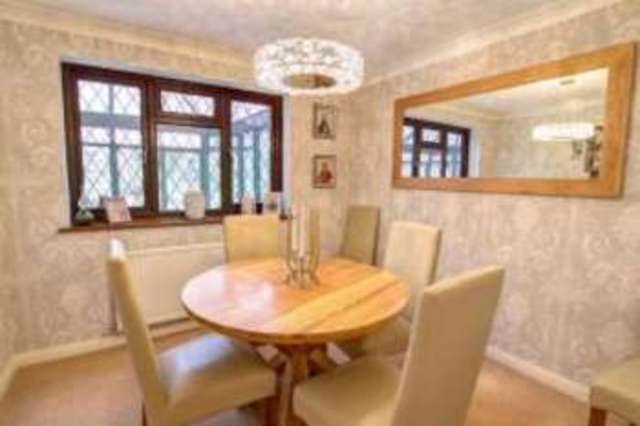  Image of 4 Bedroom Detached for sale at Basingstoke Hampshire Kempshott, RG22 4TR