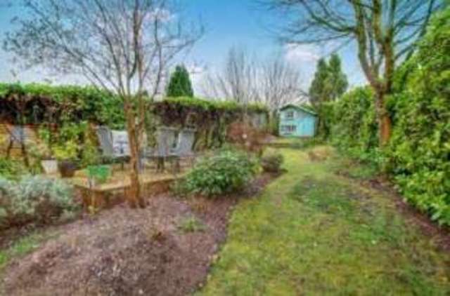  Image of 4 Bedroom Detached for sale at Basingstoke Hampshire Kempshott, RG22 4TR