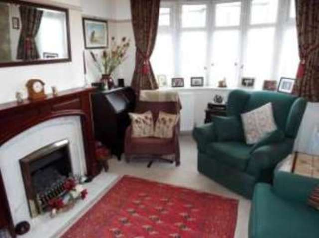  Image of 3 Bedroom Semi-Detached for sale at Luton Bedfordshire Leagrave, LU4 9RA