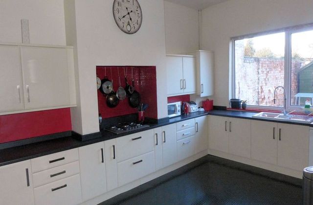  Image of 5 Bedroom Semi-Detached for sale at Bent Lane  Prestwich, M25 1DL