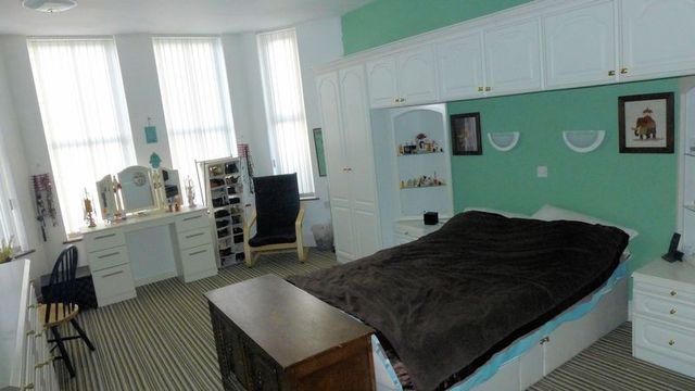  Image of 5 Bedroom Semi-Detached for sale at Bent Lane  Prestwich, M25 1DL