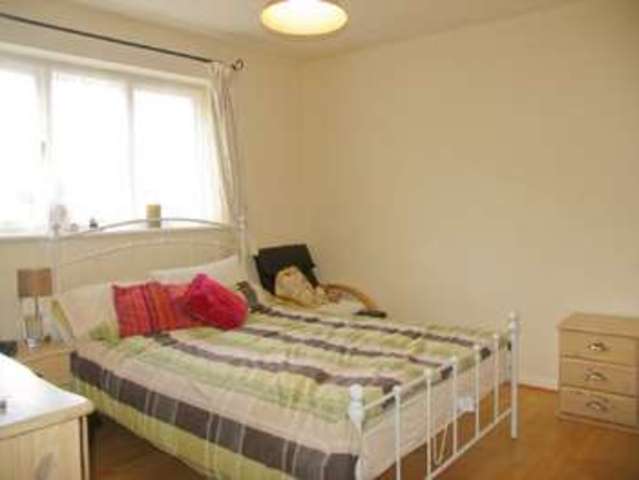  Image of 2 Bedroom Terraced to rent at Bloomsbury Way Blackwater CAMBERLEY, GU17 9JG