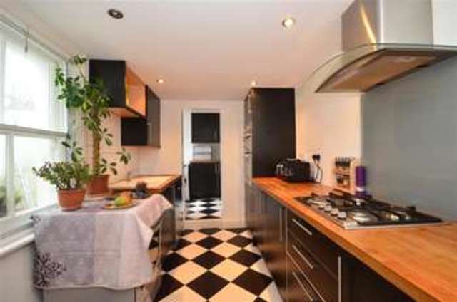  Image of 3 Bedroom Terraced for sale at Brighton East Sussex Brighton, BN1 3BG
