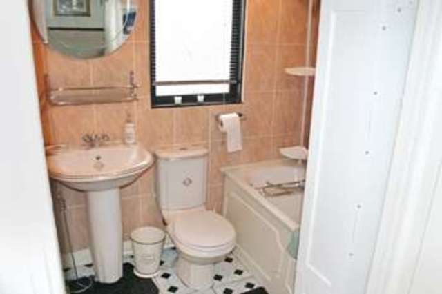  Image of 3 Bedroom Detached for sale at Colchester Essex Colchester, CO7 8JL