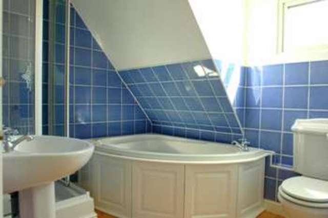  Image of 3 Bedroom Semi-Detached for sale at Buckingham, MK18 1TX