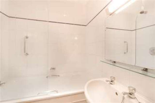  Image of 2 Bedroom Flat to rent at London, W10 5UB