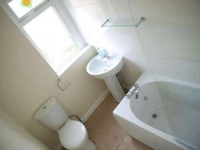  Image of Property to rent at Carr Bottom Avenue  Bradford, BD5 9BE