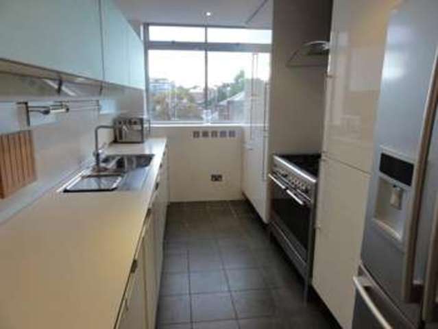  Image of 2 Bedroom Flat to rent at Grove End Road London Lisson Grove, NW8 9LD