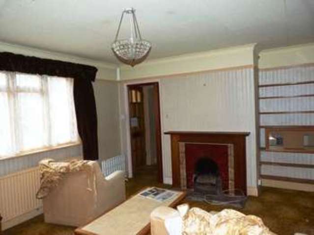  Image of 2 Bedroom Detached for sale at Heathway Chaldon Caterham, CR3 5DL