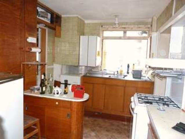  Image of 2 Bedroom Detached for sale at Heathway Chaldon Caterham, CR3 5DL