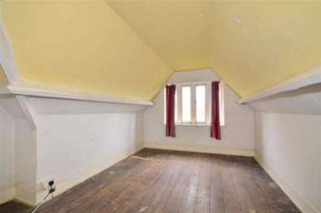  Image of 4 Bedroom Apartment for sale at Totland Bay Isle of Wight Totland Bay, PO39 0ET