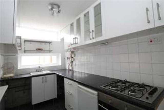  Image of 3 Bedroom Detached to rent at London, SE3 7PZ