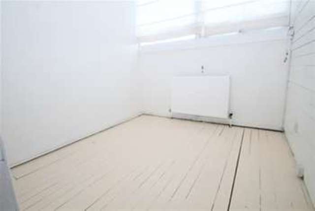  Image of 3 Bedroom Detached to rent at London, SE3 7PZ