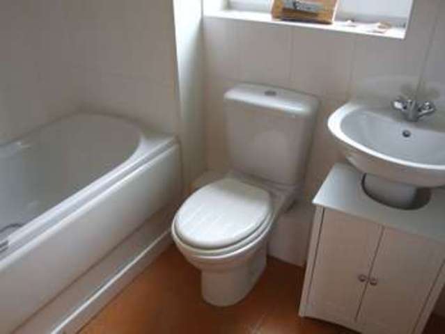  Image of 2 Bedroom Flat to rent at Dixon Close  Redditch, B97 6AJ