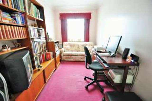  Image of 4 Bedroom Semi-Detached for sale at Bexleyheath Kent Bexleyheath, DA7 5EN