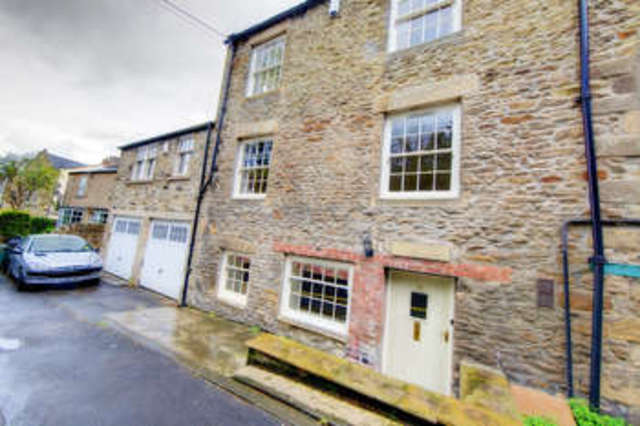  Image of 2 Bedroom Town House to rent at Hexham Hexham, NE46 1BH