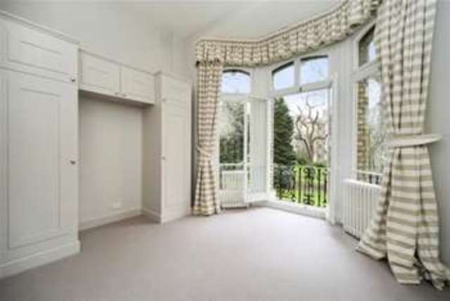  Image of 2 Bedroom Property to rent at London, SW10 9QF