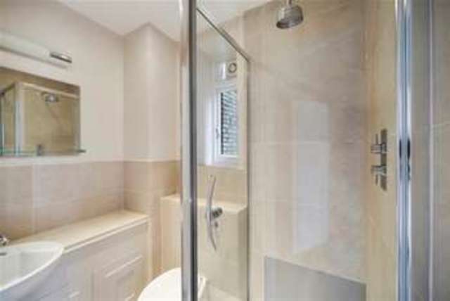  Image of 2 Bedroom Property to rent at London, SW10 9QF