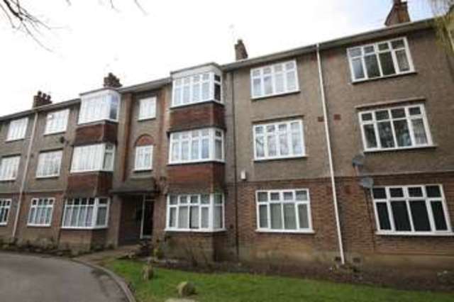  Image of 2 Bedroom Flat to rent at Goldings Hill  Loughton, IG10 1LN