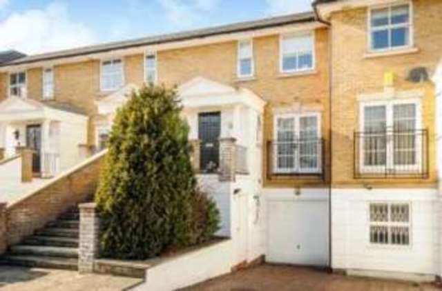  Image of 3 Bedroom Town House for sale at London  Mill Hill, NW7 3RG