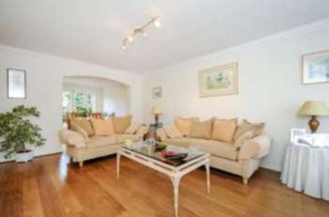  Image of 3 Bedroom Town House for sale at London  Mill Hill, NW7 3RG